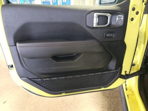 Used 2023 Jeep Gladiator Mojave w/ Cold Weather Group image 9