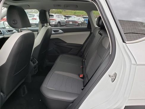 New 2026 Volkswagen Taos SE AWD/4WD image 8