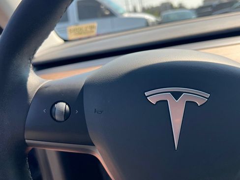 Used 2021 Tesla Model 3 Standard Range Plus RWD image 19
