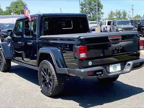 Certified 2024 Jeep Gladiator Sport AWD/4WD image 8
