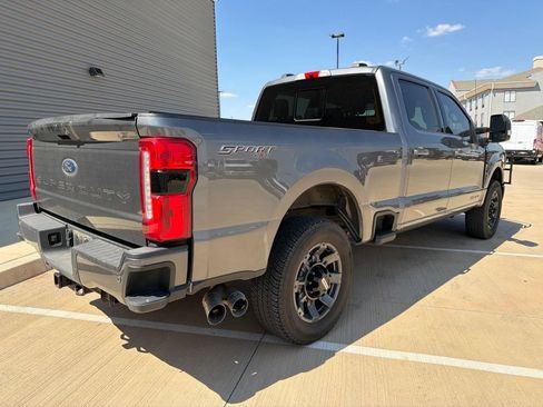 Used 2023 Ford F250 4x4 Crew Cab Super Duty image 3
