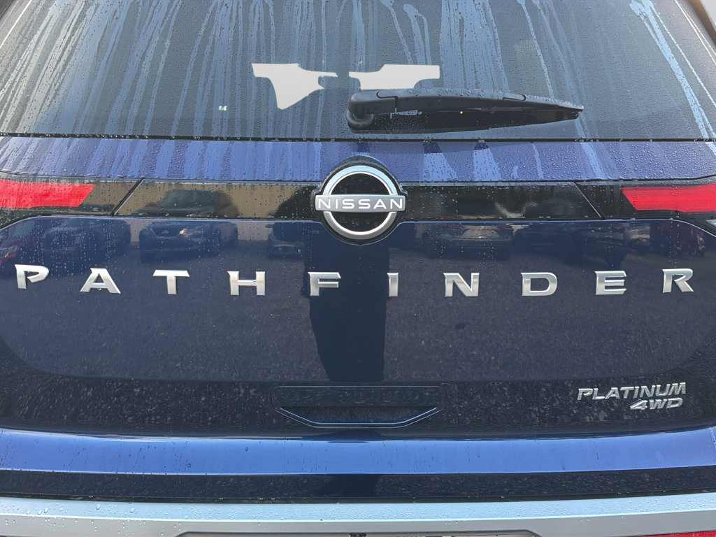 Used 2023 Nissan Pathfinder Platinum w/ Cargo Package AWD/4WD image 19