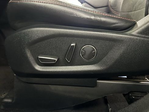 Used 2018 Ford Explorer XLT w/ XLT Appearance Package AWD/4WD image 30