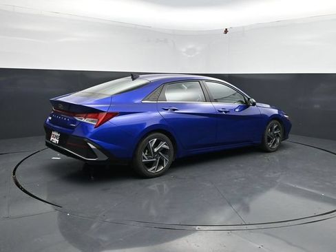 Used 2024 Hyundai Elantra Limited FWD image 9