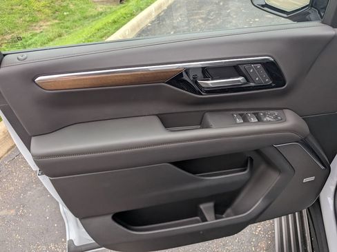 New 2026 Chevrolet Tahoe High Country AWD/4WD image 14