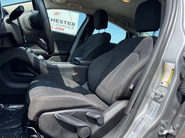 Used 2017 Chrysler 200 LX FWD image 4