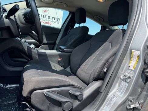 Used 2017 Chrysler 200 LX FWD image 4