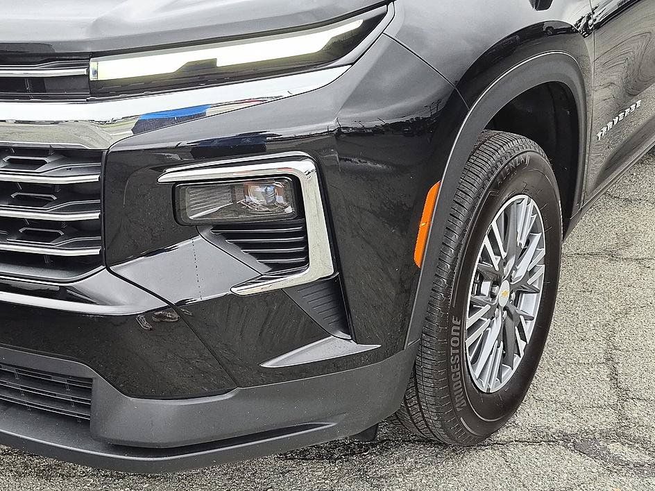 Certified 2026 Chevrolet Traverse LT FWD image 9