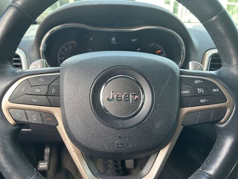 Certified 2017 Jeep Grand Cherokee Laredo AWD/4WD image 11