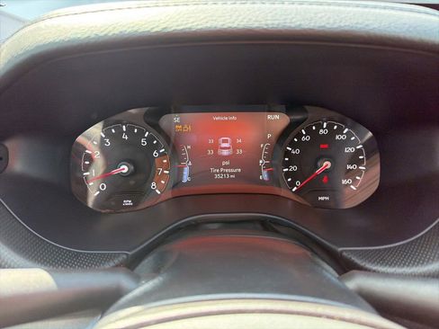 Used 2025 Jeep Compass Trailhawk AWD/4WD image 12