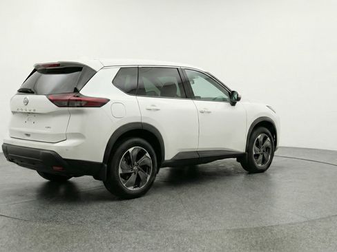 Used 2025 Nissan Rogue SV image 9