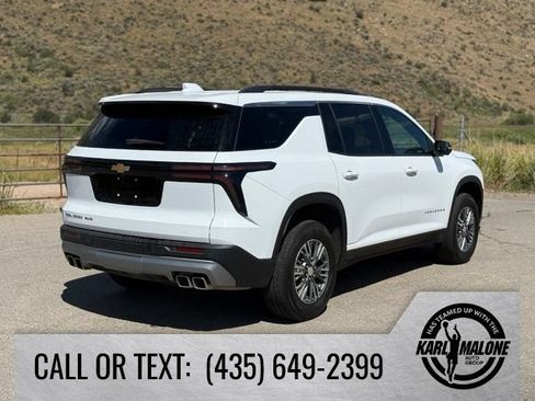 Used 2025 Chevrolet Traverse LT w/ Driver Confidence Package AWD/4WD image 5