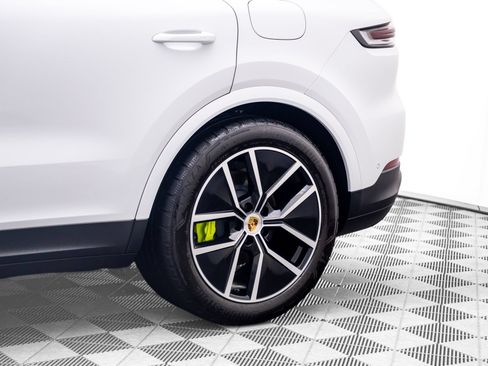 Certified 2024 Porsche Cayenne AWD/4WD image 35