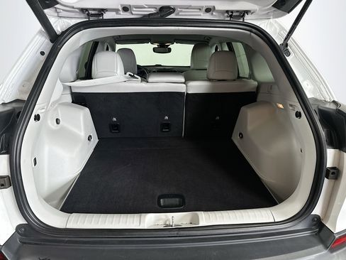 Used 2022 Jeep Cherokee Latitude Lux w/ Mopar Interior Package image 23