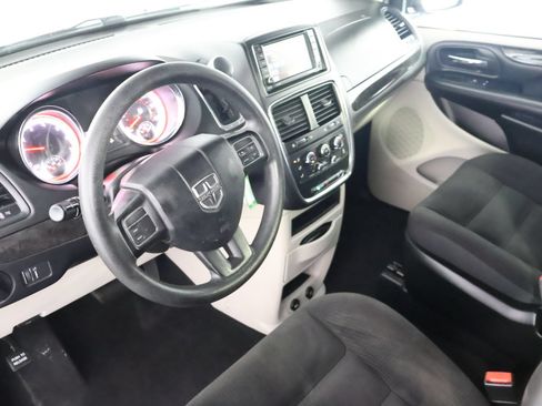 Used 2018 Dodge Grand Caravan SE FWD image 23