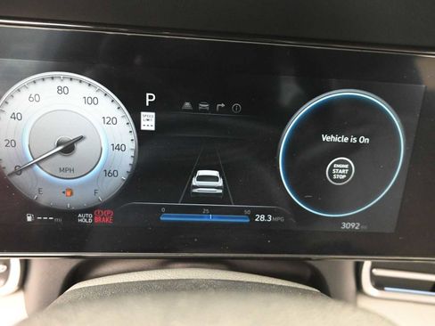 Certified 2025 Hyundai Elantra Limited image 17