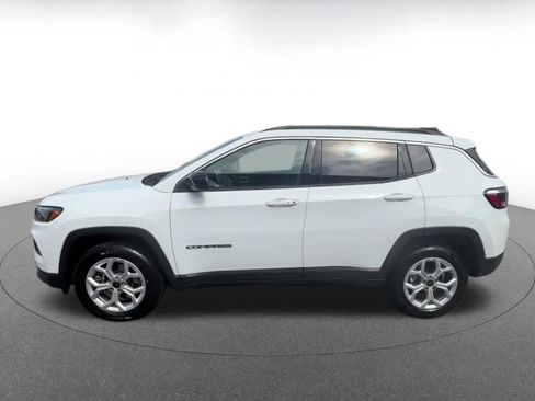 Used 2025 Jeep Compass Latitude image 8