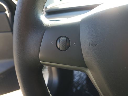 Used 2020 Tesla Model 3 Standard Range image 22