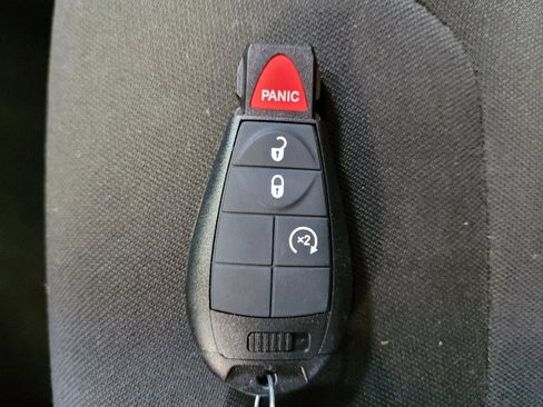 Used 2021 Jeep Cherokee Latitude FWD image 32