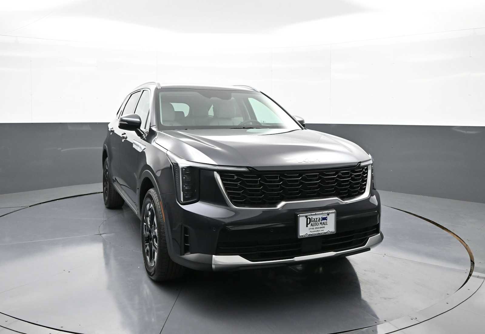 Used 2025 Kia Sorento S AWD/4WD image 3