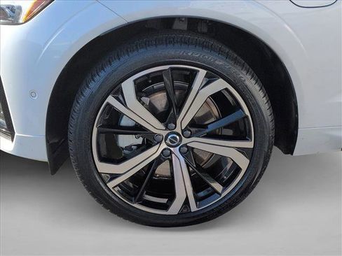 Certified 2023 Volvo XC60 T8 Ultimate w/ Climate Package image 25