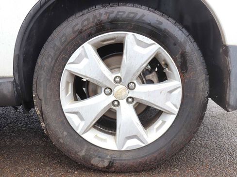 Used 2015 Subaru Forester 2.5i Limited image 9