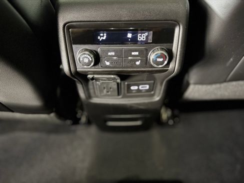 Used 2023 GMC Acadia SLT w/ Preferred Package image 22