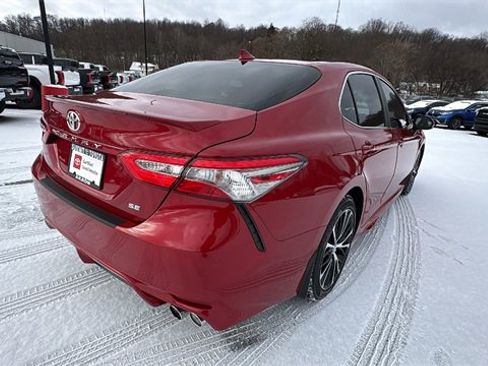 Used 2019 Toyota Camry SE image 5