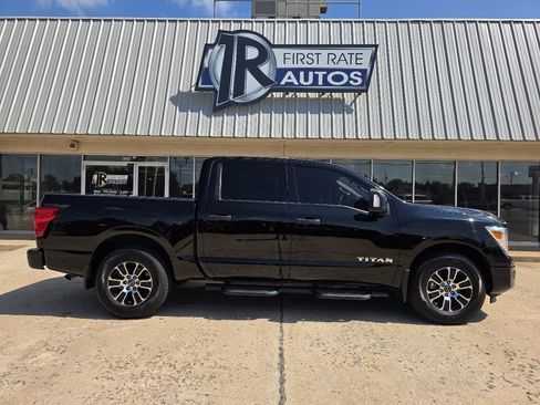 Used 2024 Nissan Titan SV w/ SV Convenience Package RWD image 9