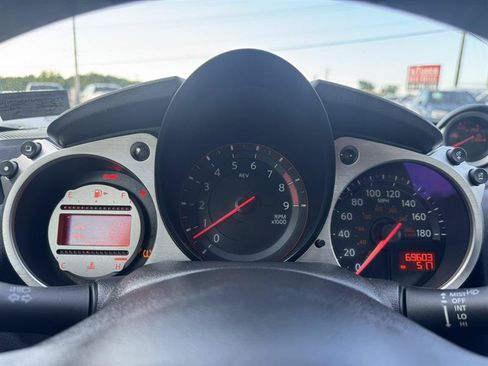 Used 2010 Nissan 370Z Touring RWD image 18