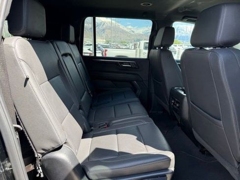 Used 2025 Chevrolet Suburban Z71 image 12