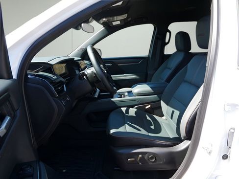 Used 2025 GMC Acadia AT4 w/ LPO, Floor Liner Package AWD/4WD image 10
