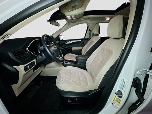 Certified 2020 Ford Escape SE image 17