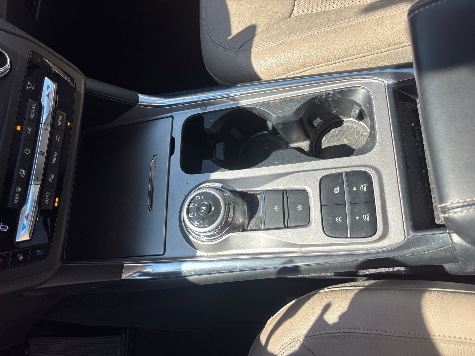 Used 2020 Ford Explorer Limited w/ Class III Trailer Tow Package RWD image 2