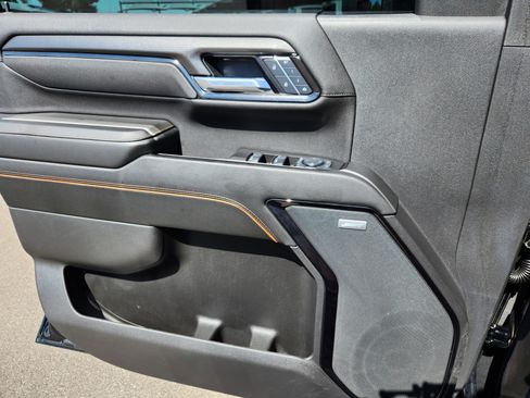 Used 2025 GMC Sierra 2500 AT4 w/ AT4 Premium Plus Package image 6