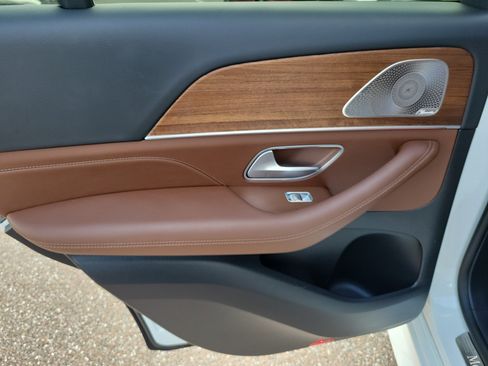 Used 2025 Mercedes-Benz GLE 350 4MATIC image 8