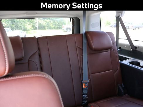 Used 2019 Chevrolet Suburban Premier w/ Premier Plus Edition AWD/4WD image 16