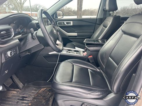 Used 2021 Ford Explorer XLT w/ Equipment Group 202A image 11