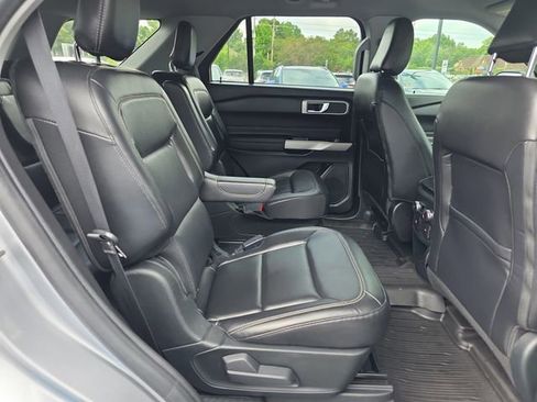 Used 2021 Ford Explorer XLT w/ Equipment Group 202A RWD image 14