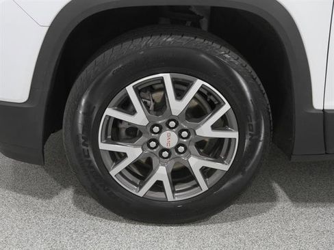 Used 2023 GMC Acadia SLE image 23