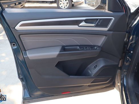 Used 2023 Volkswagen Atlas SE w/ Panoramic Sunroof Package FWD image 12