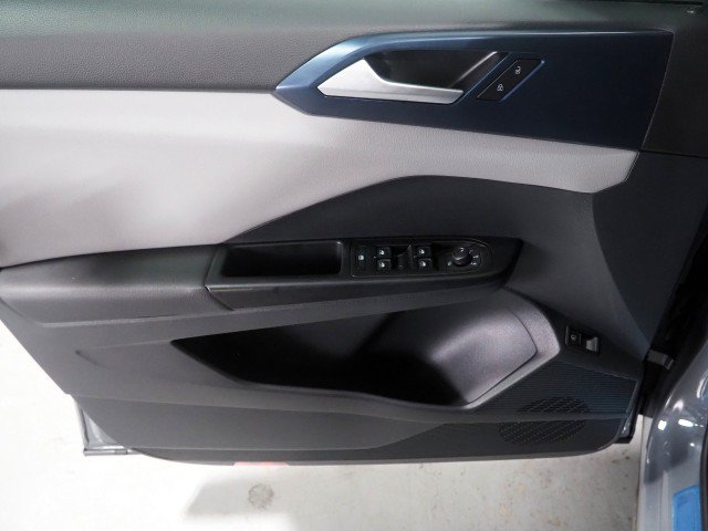 Used 2023 Volkswagen Taos SE w/ Sunroof Package w/ Panoramic Sunroof Package FWD image 44