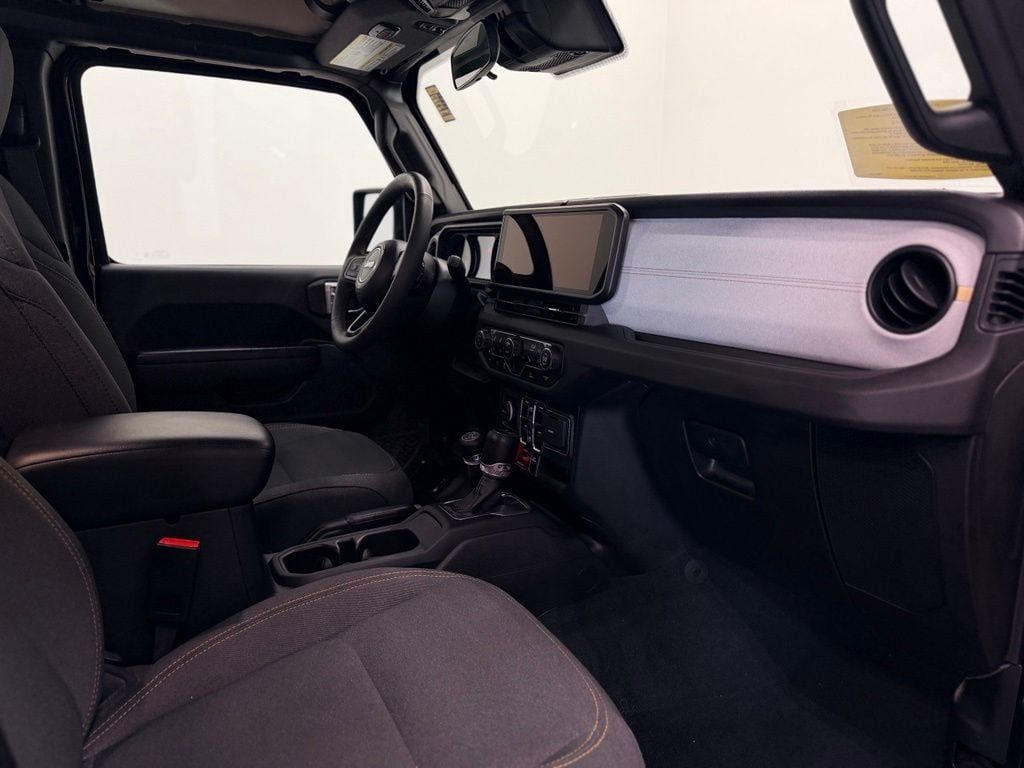 Used 2024 Jeep Wrangler Unlimited AWD/4WD image 17