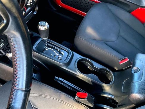 Used 2016 Jeep Wrangler Unlimited Willys image 16