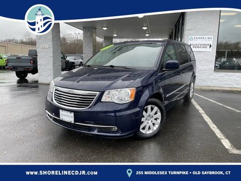Used 2016 Chrysler Town & Country Touring image 1
