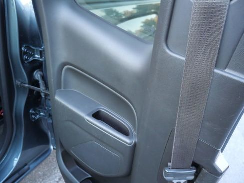 Used 2015 GMC Canyon SLE w/ All-Terrain Package image 17