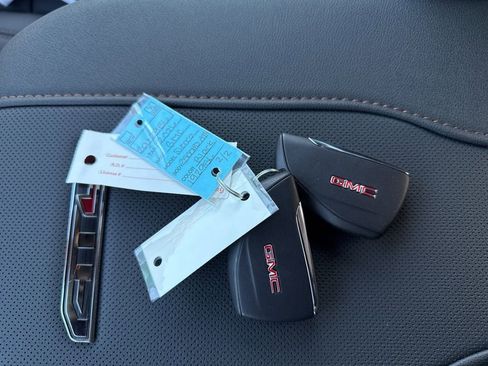 Used 2026 GMC Sierra 2500 AT4 w/ AT4 Premium Plus Package image 8