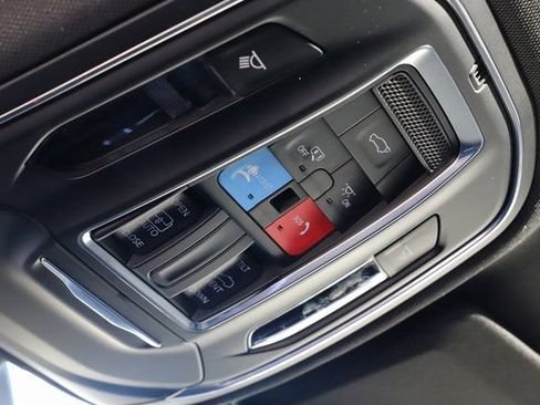 New 2025 Jeep Grand Cherokee L Altitude image 37