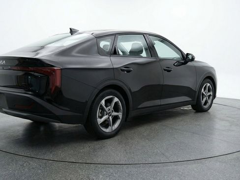 Used 2025 Kia K4 LXS image 7