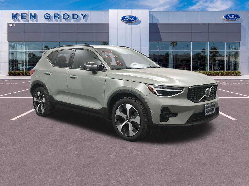 Used 2023 Volvo XC40 B5 Ultimate AWD/4WD image 19